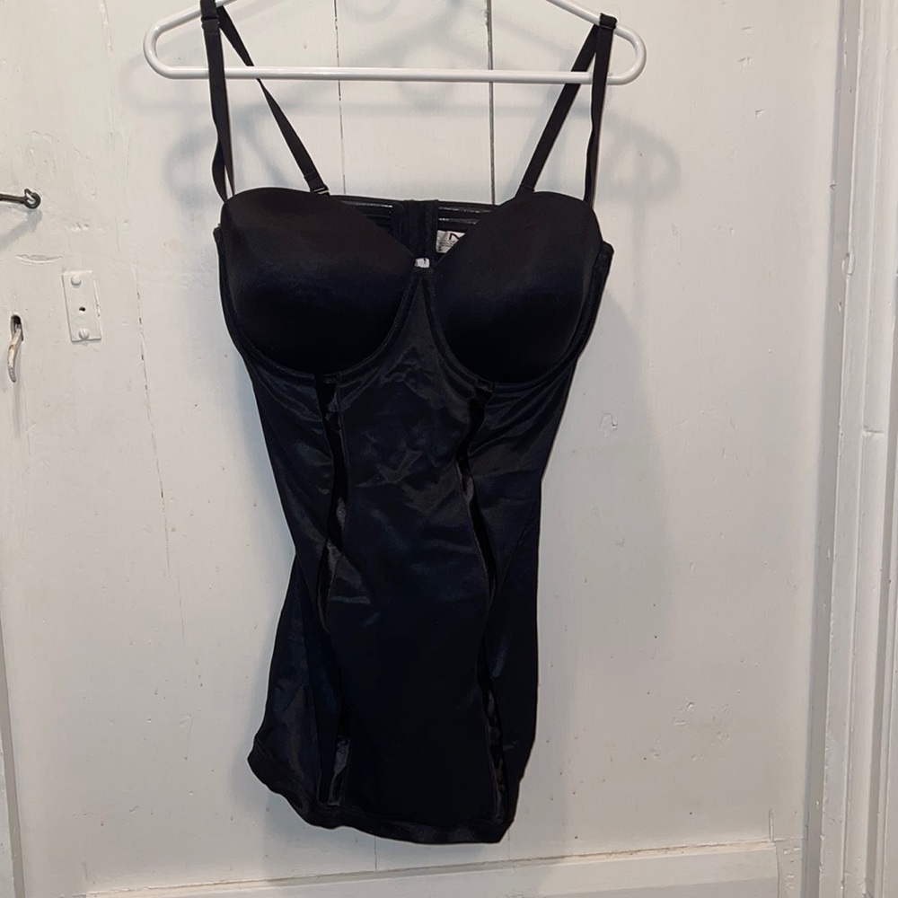 Maidenform 2304 black shapewear, size 38D